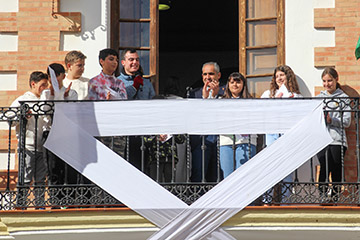 lora celebra el Da de la Paz y la No Violencia